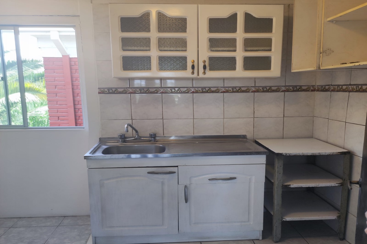 Lavaplatos de acero inoxidable y mueble base