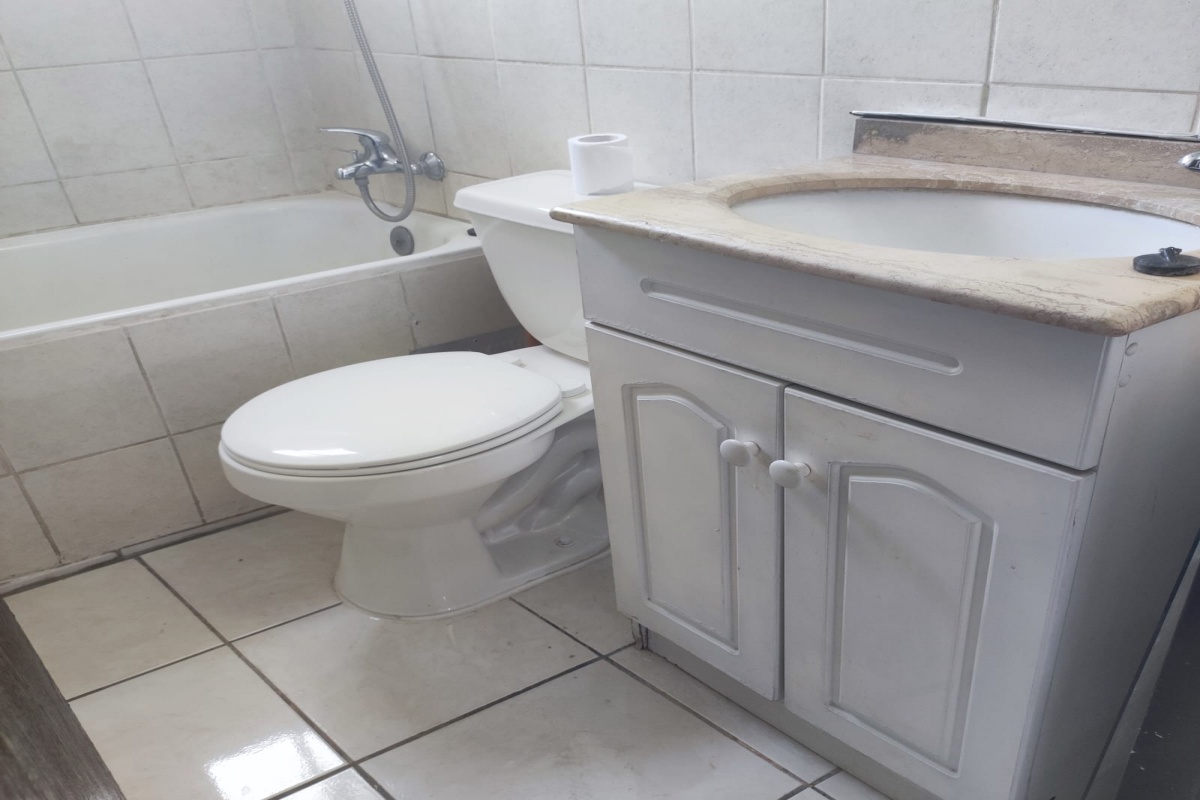 cubierta mármol y mueble base, wc nuevo