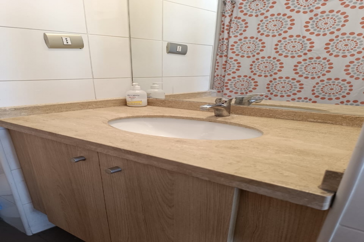 Cubierta de mármol y mueble