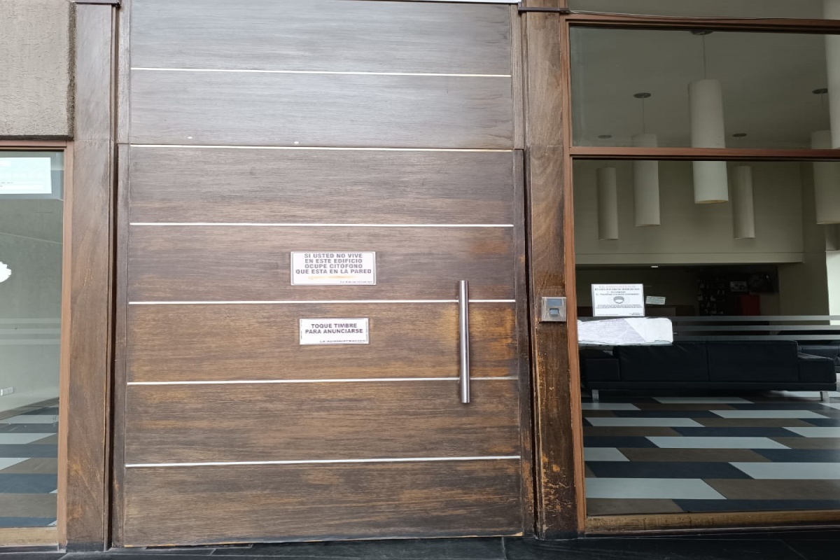 Ingreso al edificio controlado las 24 horas