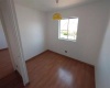 Con lámpara , piso flotante y closets
