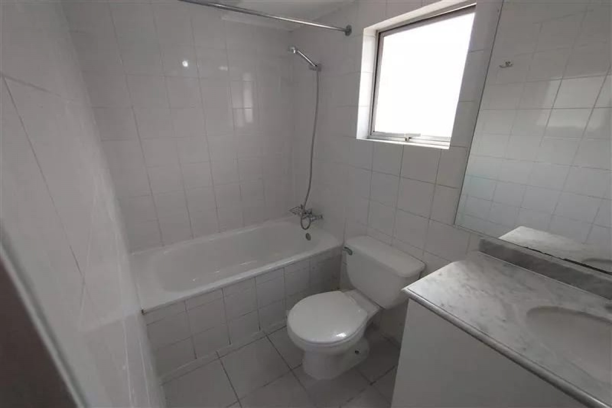 Baño Completo con vanitorio de mármol, mueble, tina 